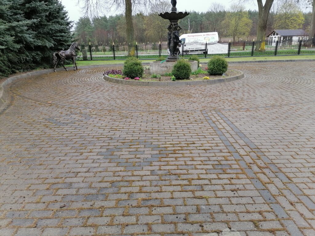 Mycie kostki brukowej przed i po - Płock