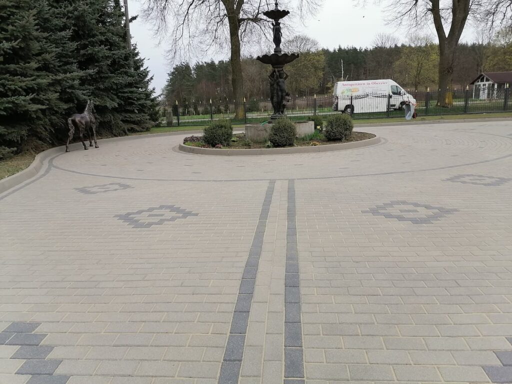 Czysta kostka brukowa po impregnacji Serock efekt Pro H2O